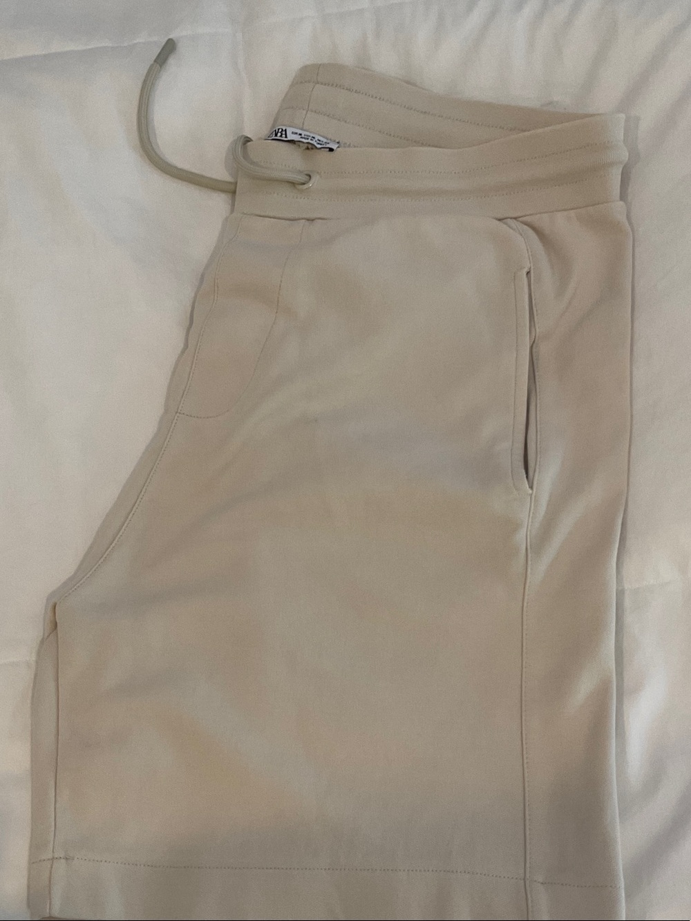 Zara XL runs like a L Cream Drawstring Waist shorts bermudas